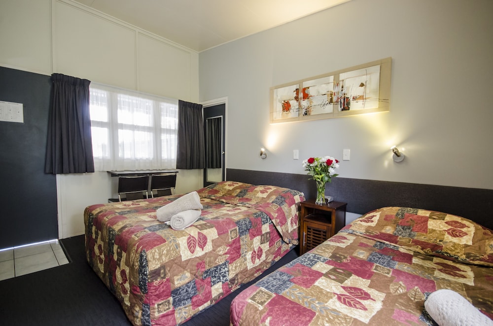 STANDARD, 1 QUEEN AND 1 SINGLE BED