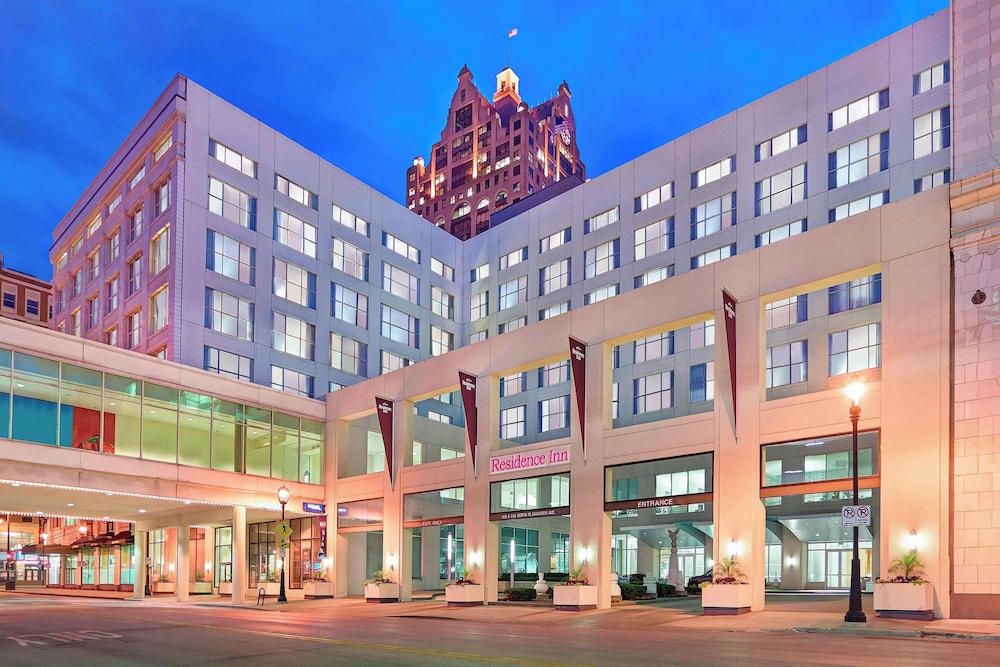 Residence Inn Milwaukee Downtown by Marriott 4/54