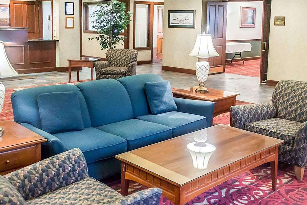 Days Inn by Wyndham Austintown 33/41