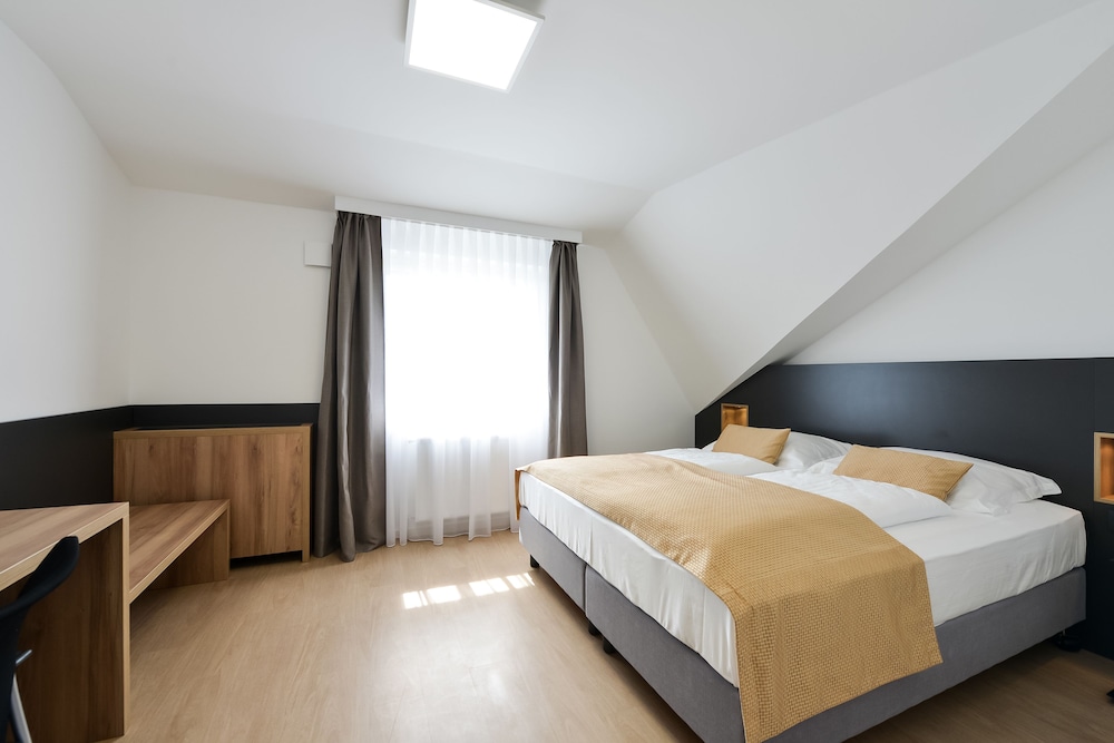 Ahotel Ljubljana 9/31