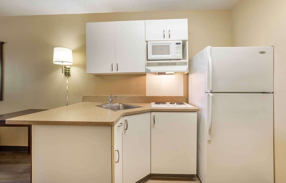 استوديو بسرير كينج، Extended Stay America Suites Somerset Franklin 4/6
