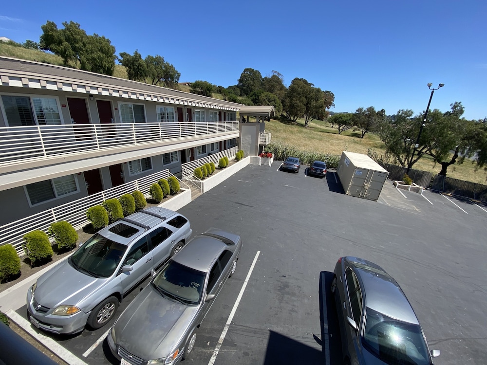 Budget Inn of Hayward 58/68