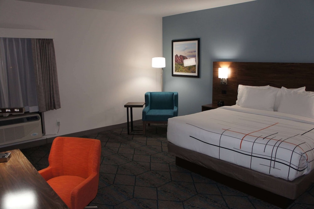 La Quinta Inn & Suites by Wyndham Littleton 12/34