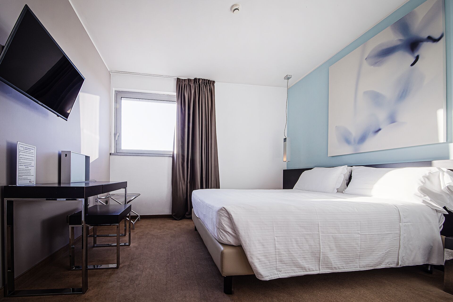 ROOM, DOUBLE BED