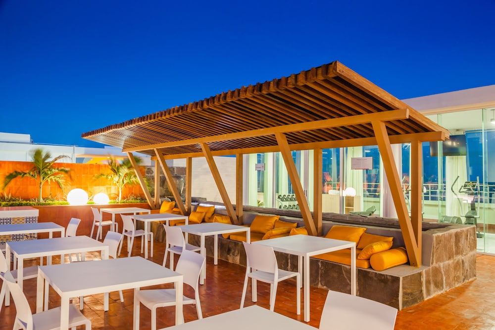Fiesta Inn and Loft Ciudad del Carmen 37/50