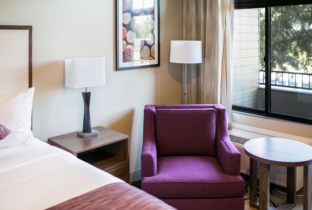 Hotel Siri Downtown - Paso Robles 39/53