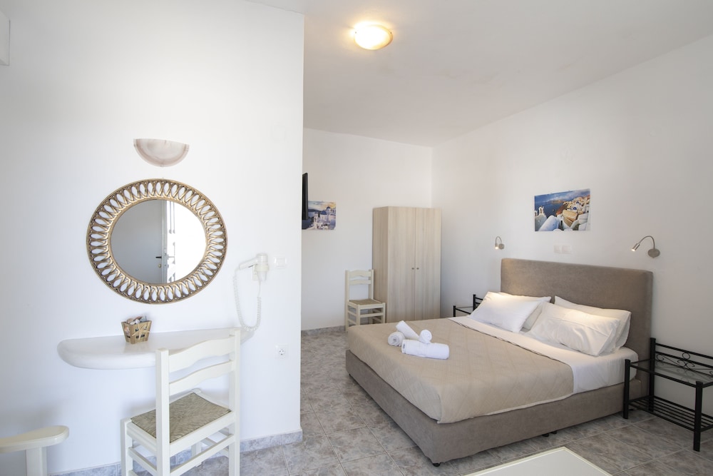 Thira S Dolphin Hotel 15/72
