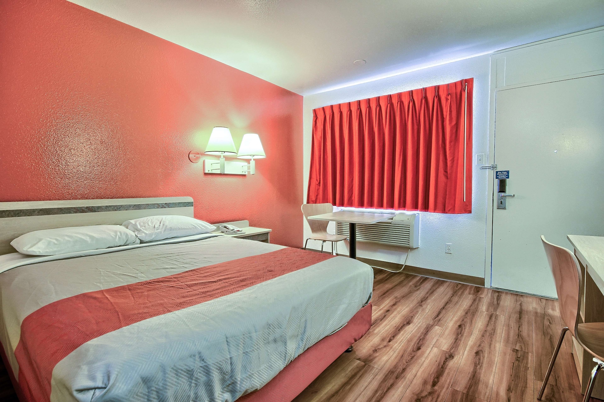1 Queen Bed - Deluxe, Micfridge