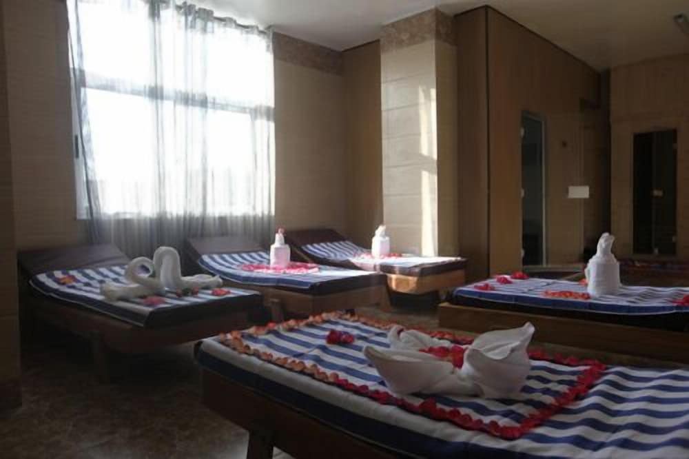 Tirar International Hotel 20/25