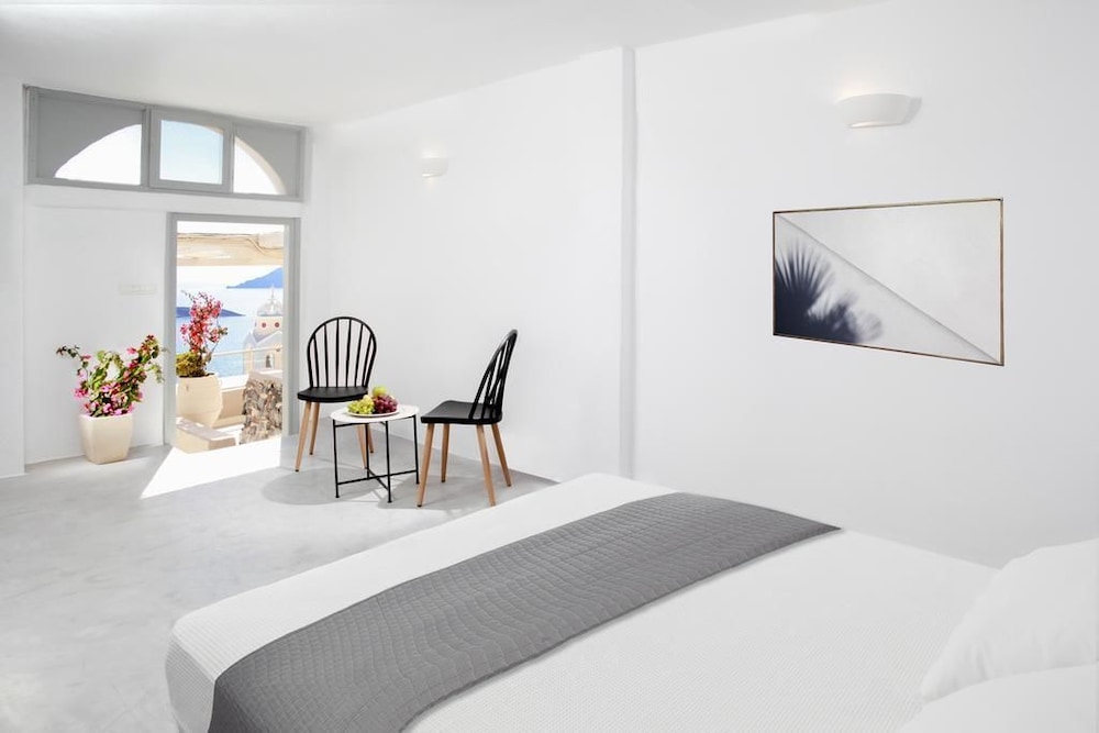 LAVA SUITES and LOUNGE 25/40