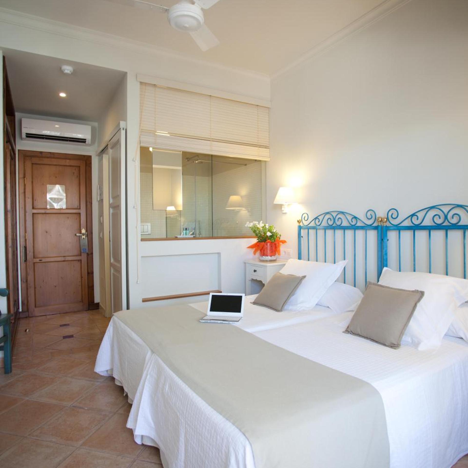 HOSTAL LA SAVINA 13/58