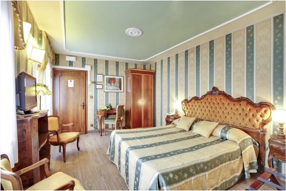 SUPERIOR, DOUBLE BED