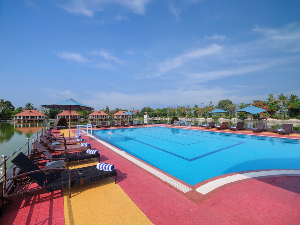 Sterling Lake Palace Alleppey. 40/58
