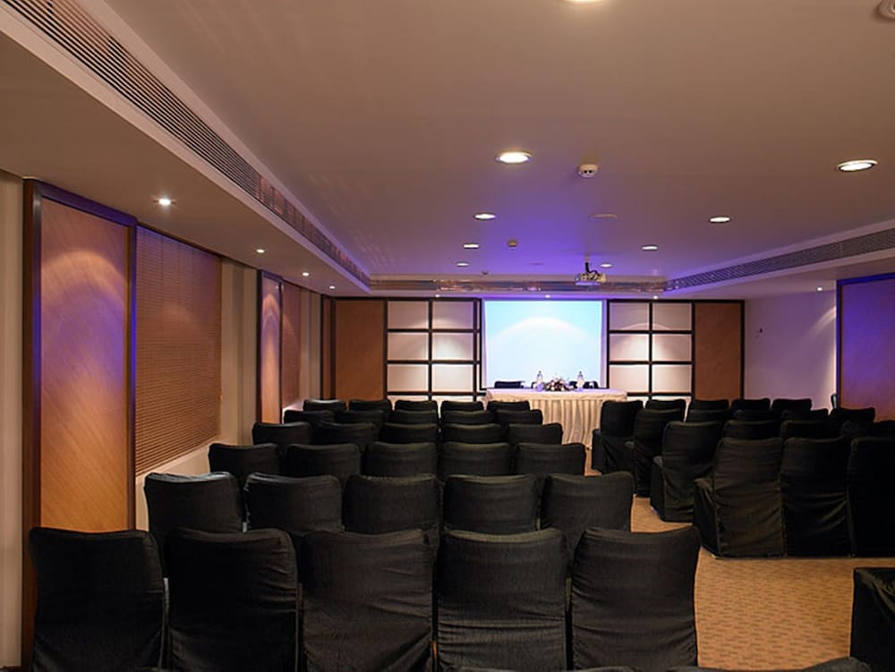 Lemon Tree Premier, Navi Mumbai 63/67