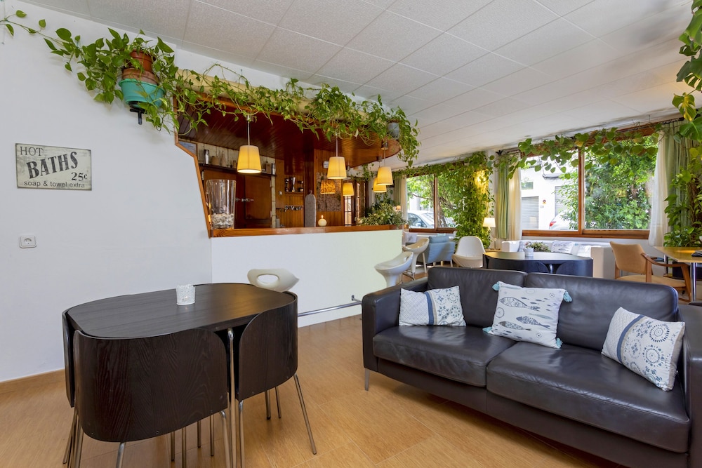 Manolita Hostal 48/71