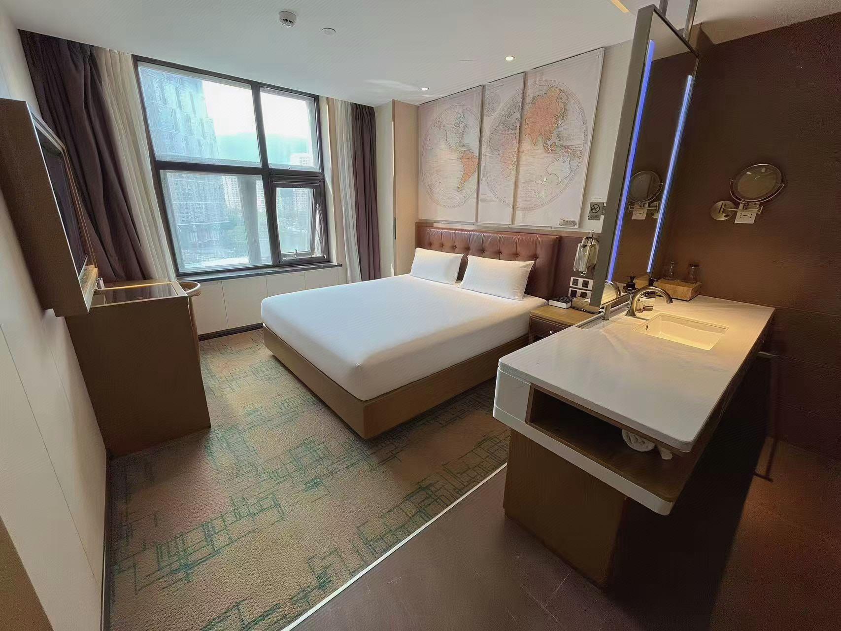 Deluxe, King Bed, with View