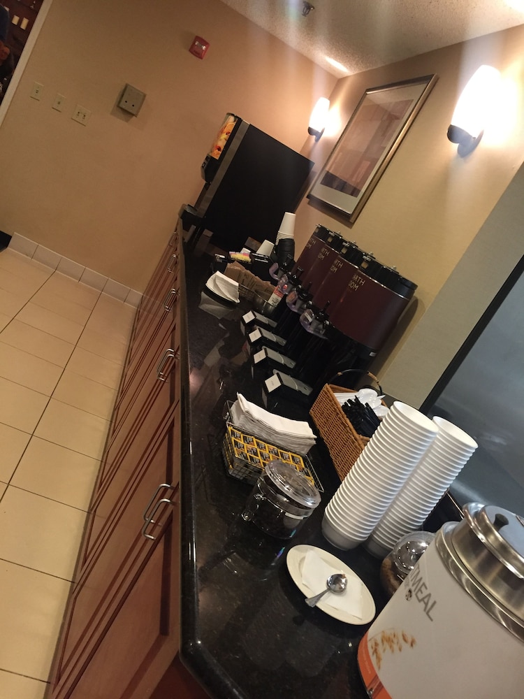 DORAL INN & SUITES MIAMI AIRPORT WEST 27/43