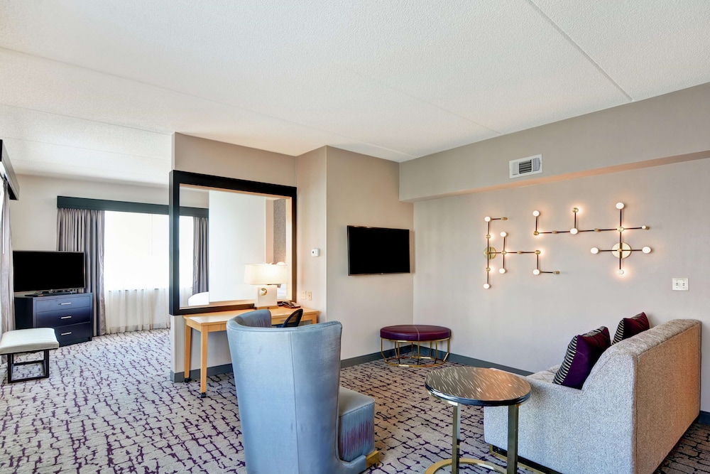 Doubletree By Hilton Baton Rouge 28/44