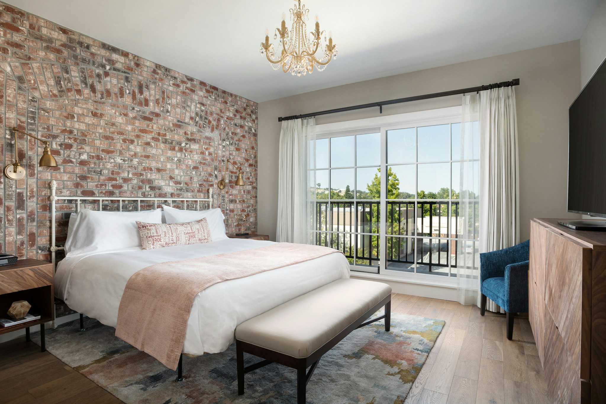 Signature, Courtyard, King Bed, Downtown View