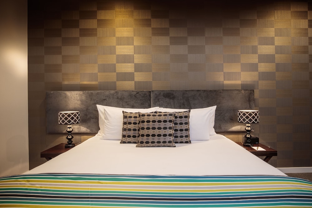Hotel 115 Christchurch 17/65