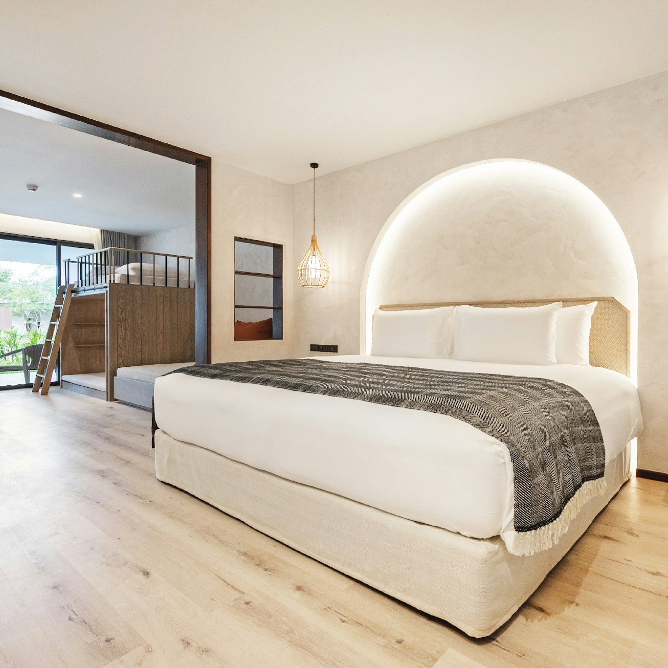 Mini, Suite, King Bed, Beach Front