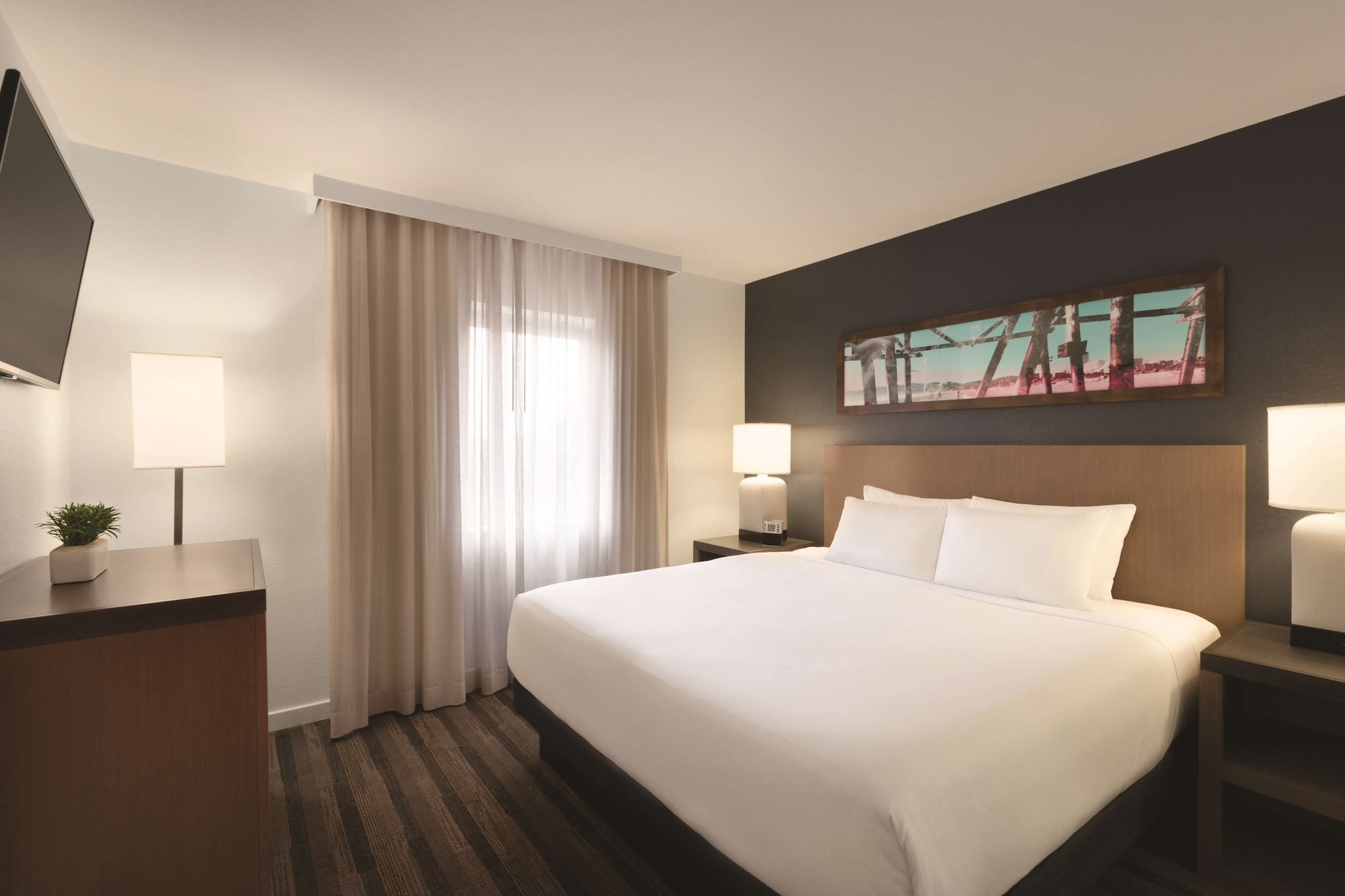 1 BEDROOM, SUITE