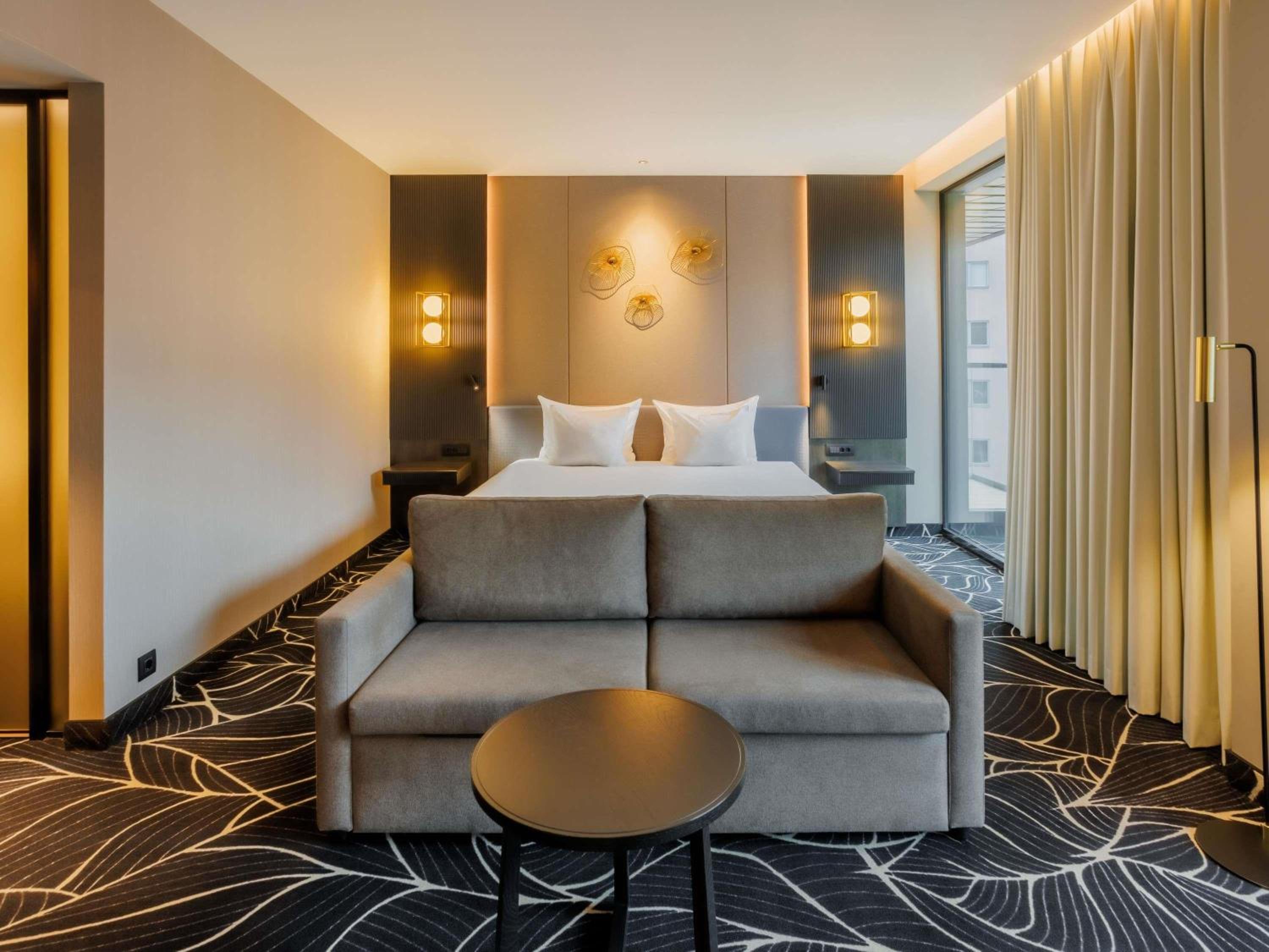 Deluxe, King Bed