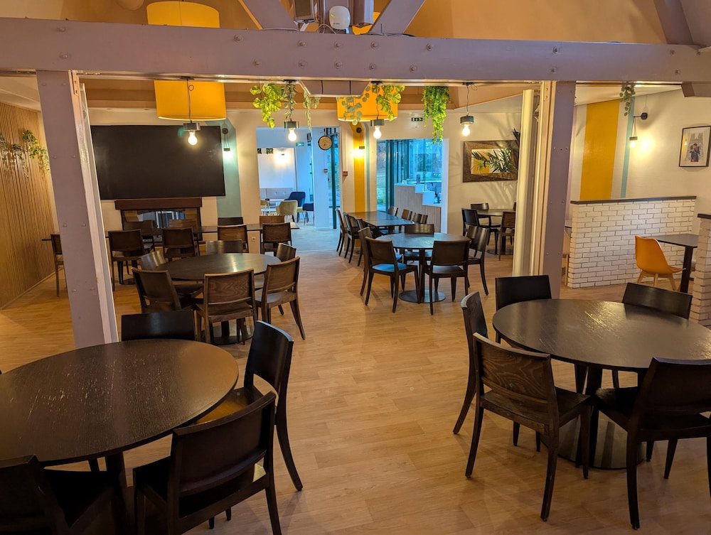 restaurant cafeteria