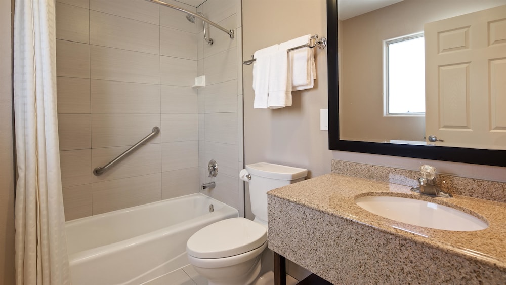 Best Western Oxnard Inn 16/48