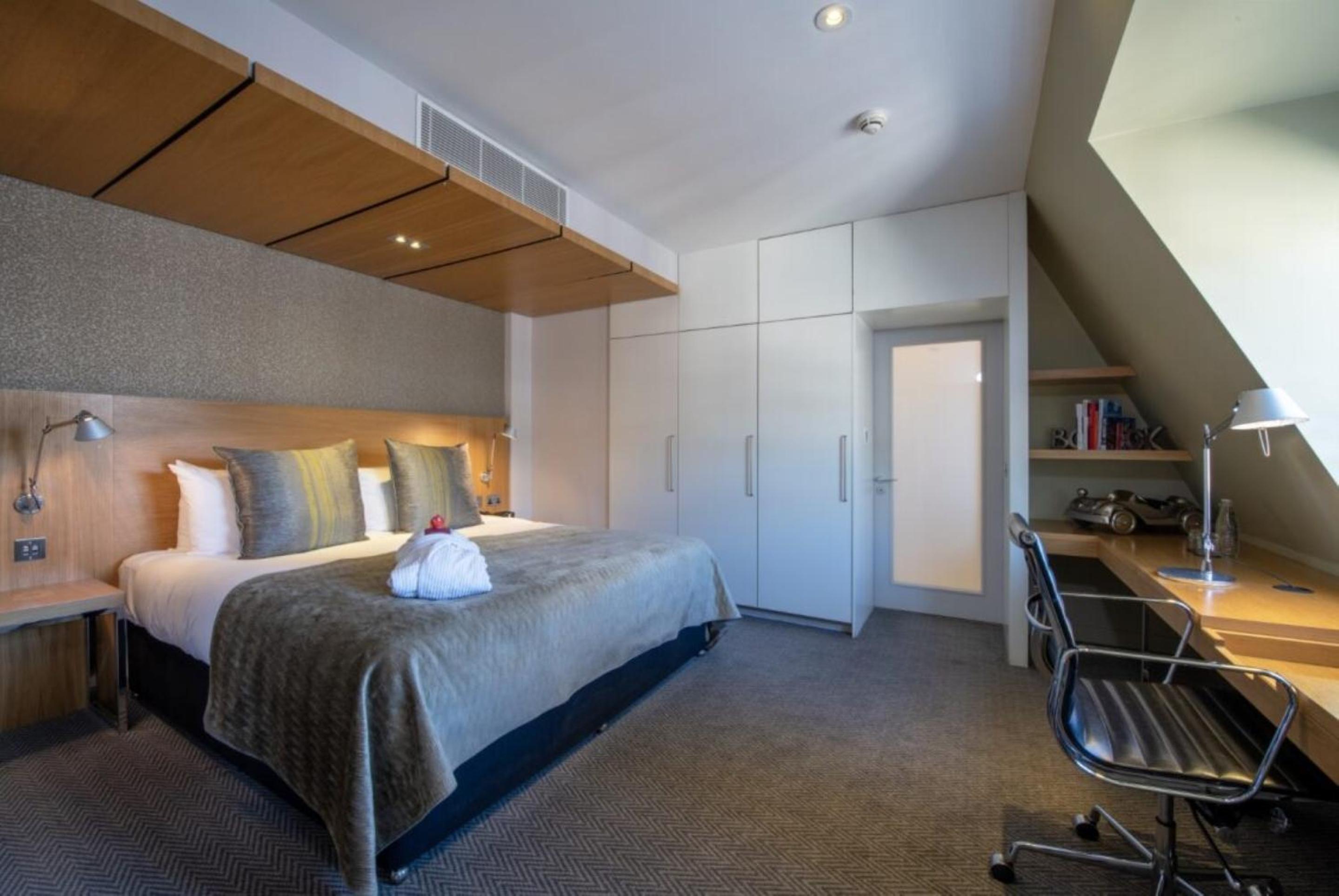 Master, Suite, Club Lounge Access