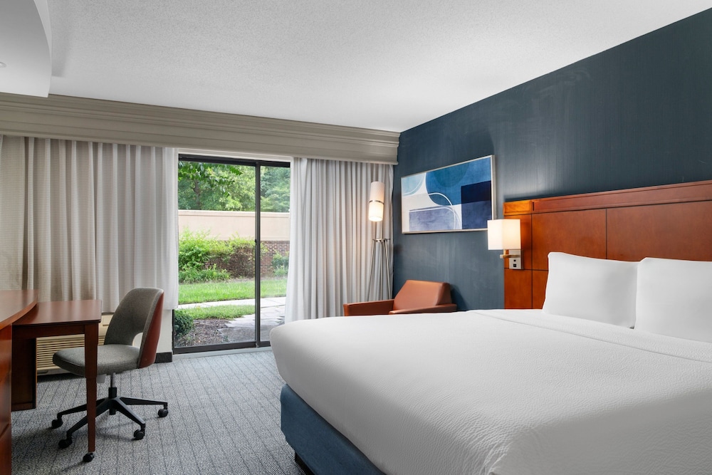 Room, King Bed, Ocean Front, Sofa, Accessible