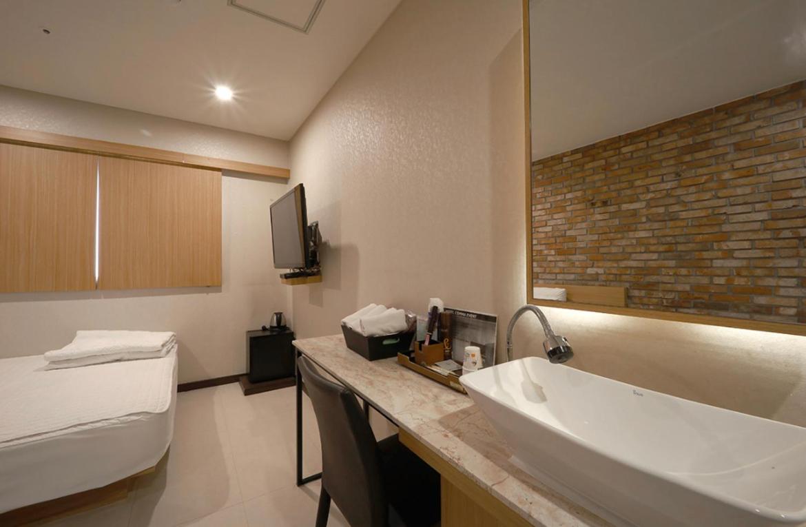 Nampo Comma Hotel 42/48