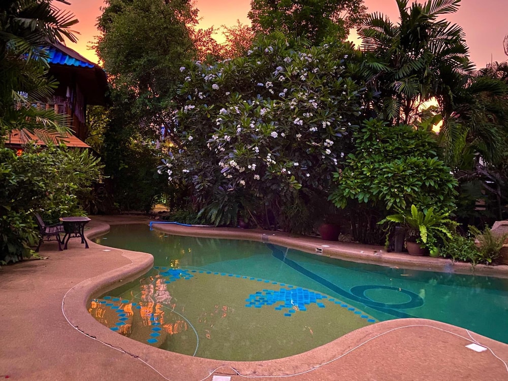 Shanti Lodge Phuket 4/58