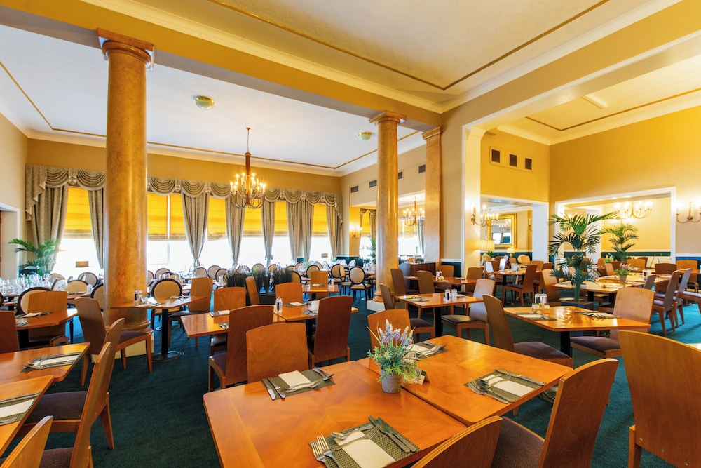Royal Hotel Scarborough 53/74