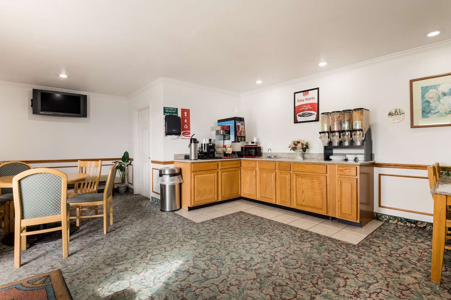 Econo Lodge Bartlesville Hwy 75 7/34
