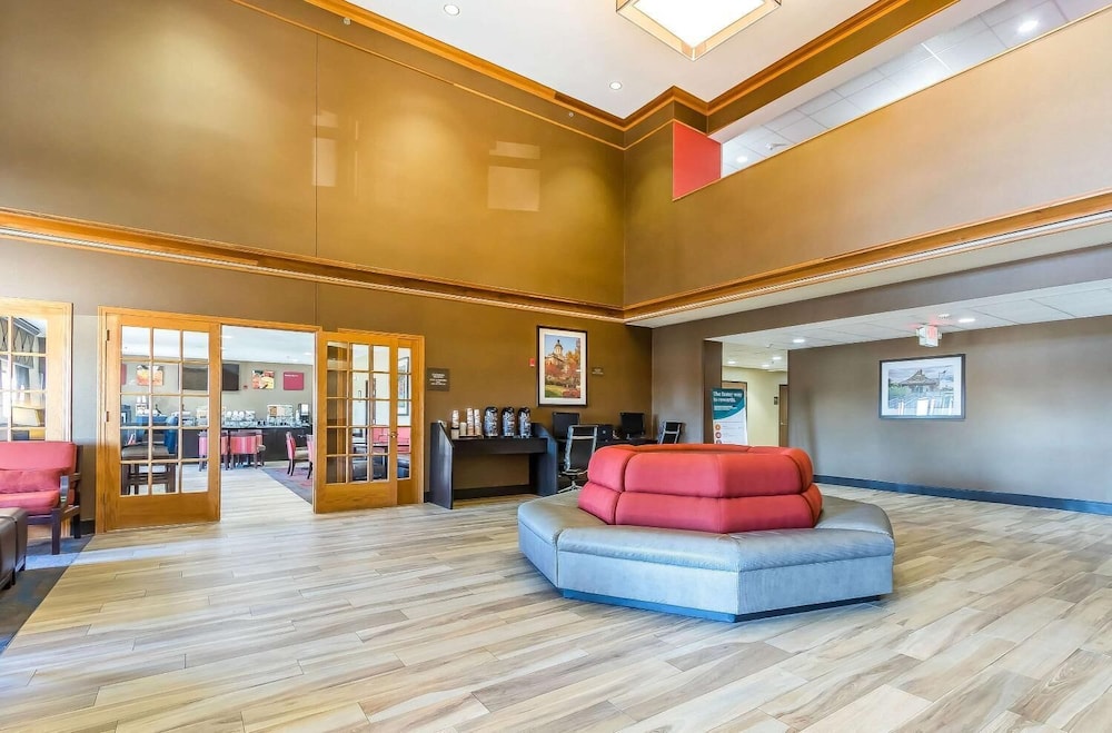 Comfort Suites St Charles-St Louis 8/38
