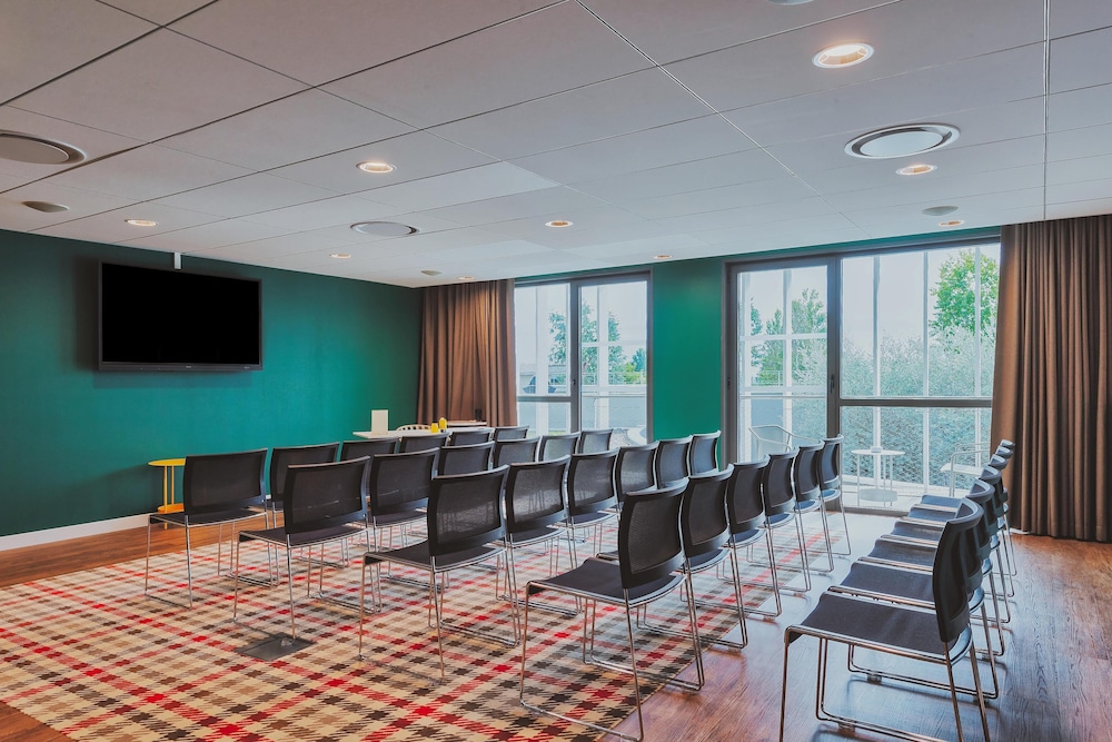Golden Tulip Lyon Ouest Techlid - Hotel & Spa 68/76