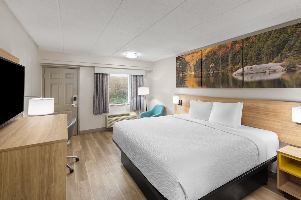 Days Inn by Wyndham Charleston WV 9/33