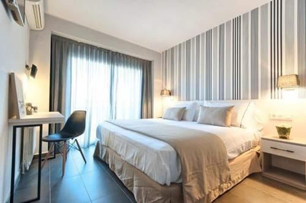 NEW HOTEL COLON 10/61