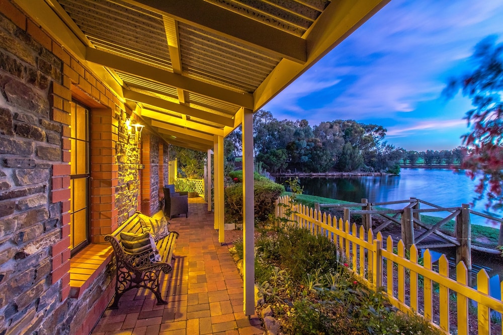 Stonewell Cottages & Vineyards 15/50