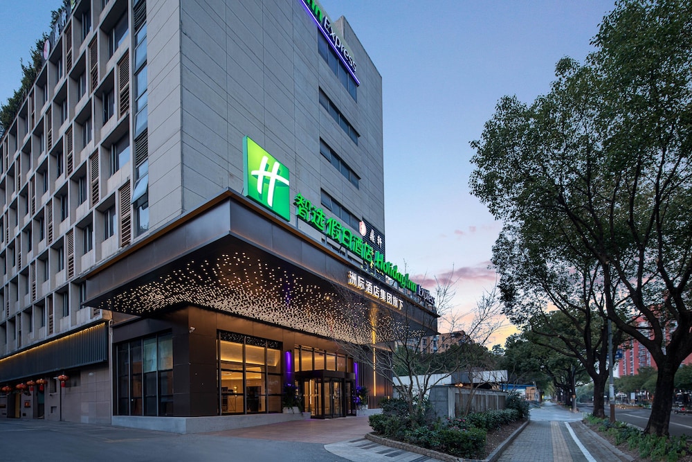 Holiday Inn Express Shanghai Gumei 6/56