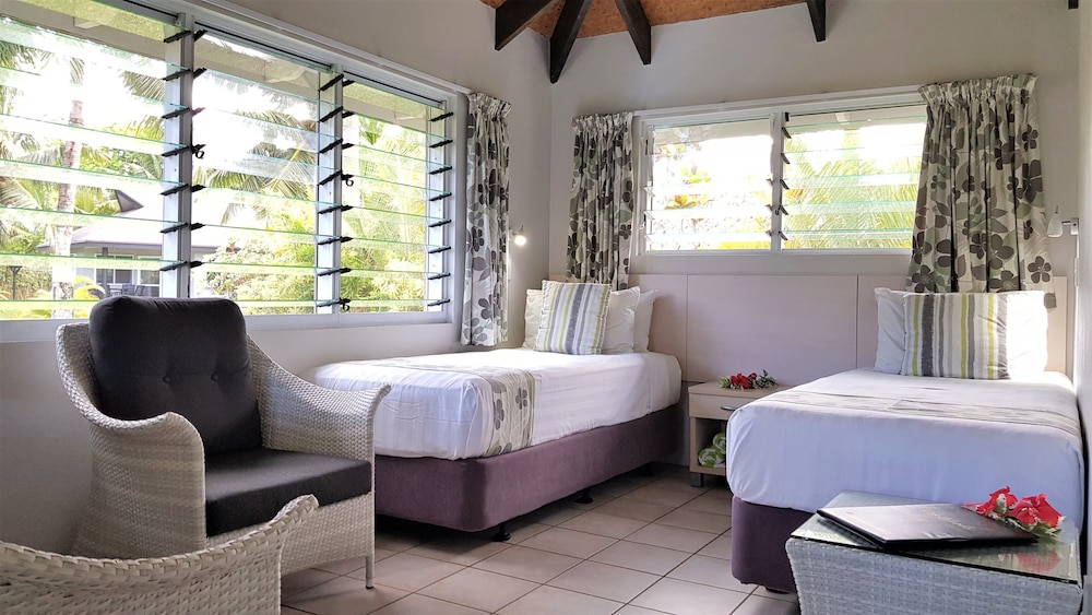 Lagoon Breeze Villas Formerly Lagoon Lodges 23/75