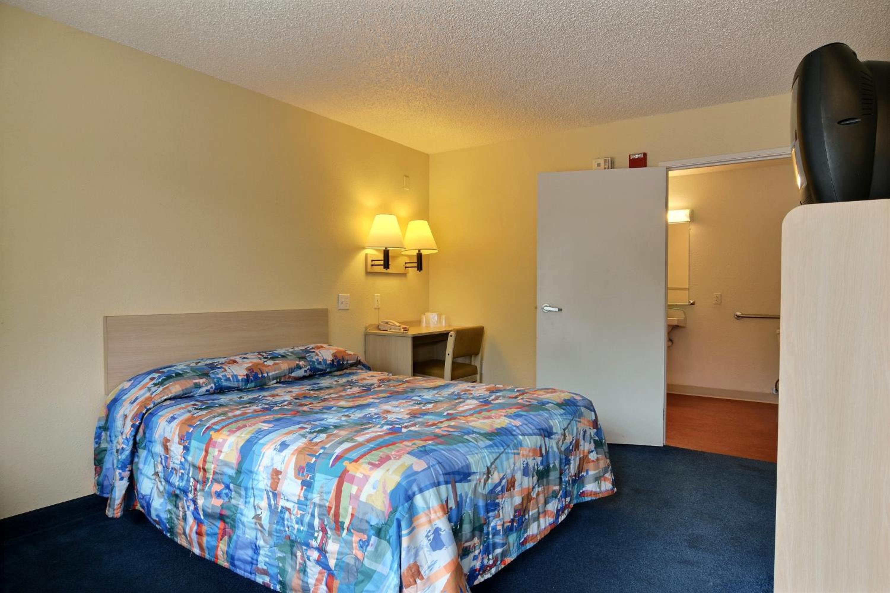 غرفة رباعية لذوي الإعاقة، Motel6 Seattle, WA - South 4/10