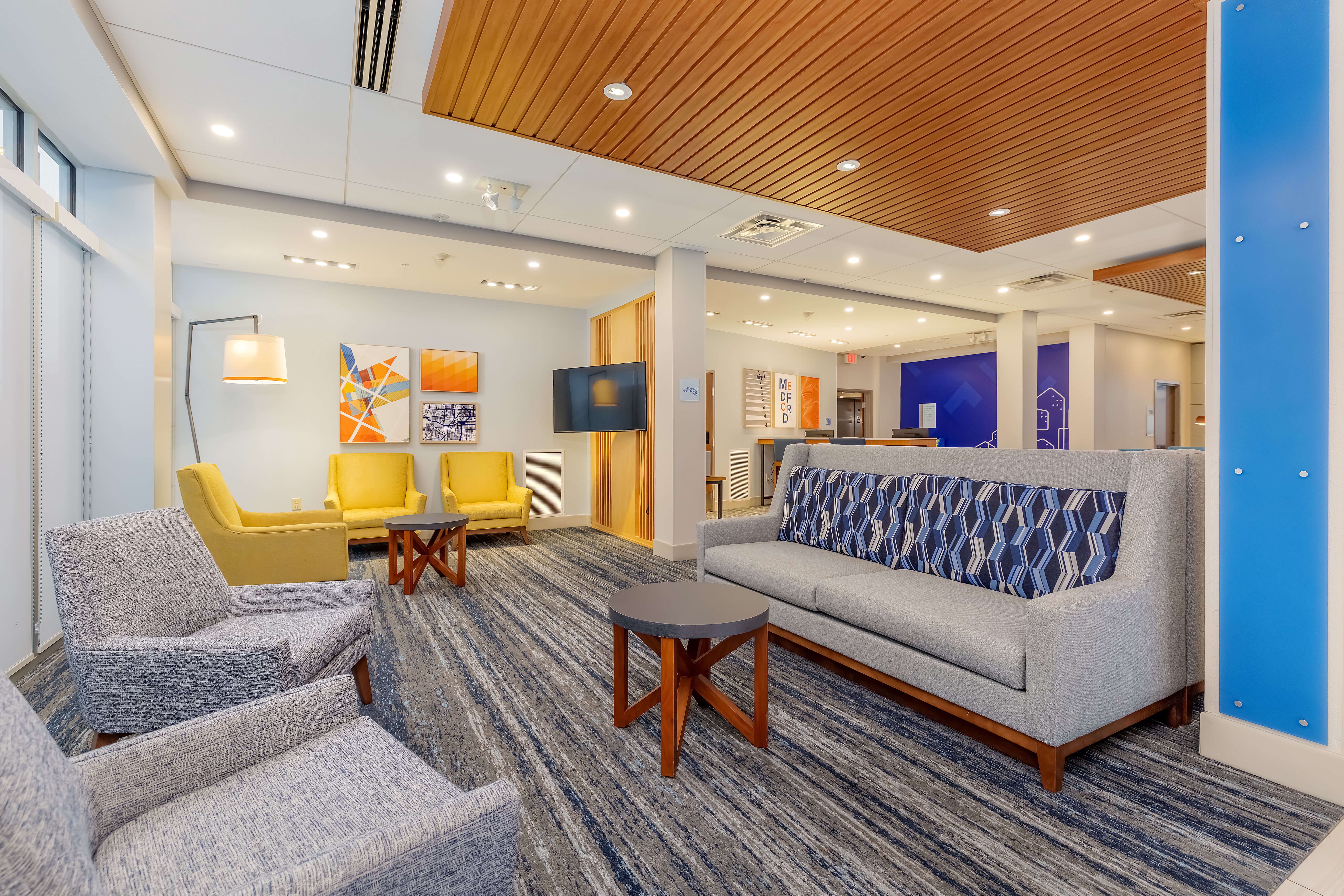 Holiday Inn Express and Suites Medford 28/38