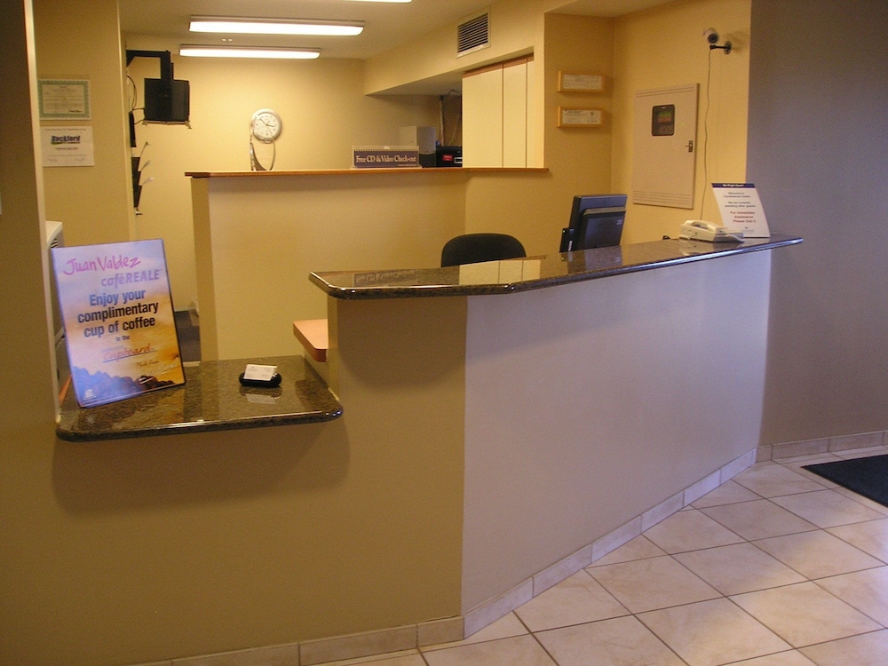 CANDLEWOOD SUITES ROCKFORD 9/38