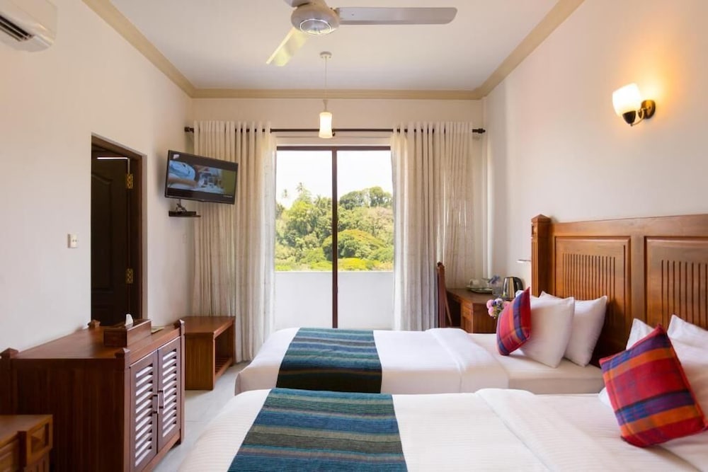 Yo Hotel 19/75