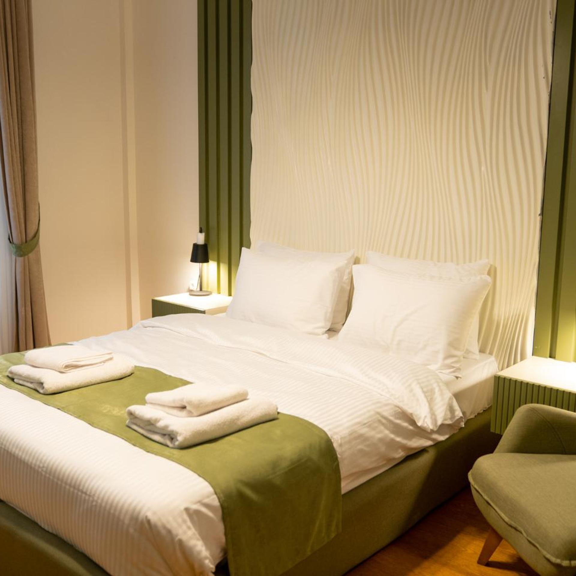 Monev Istanbul 8/48
