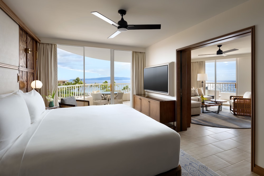 1 Bedroom, Panoramic, Kilohana, Suite, King Bed, Sofa, Corner