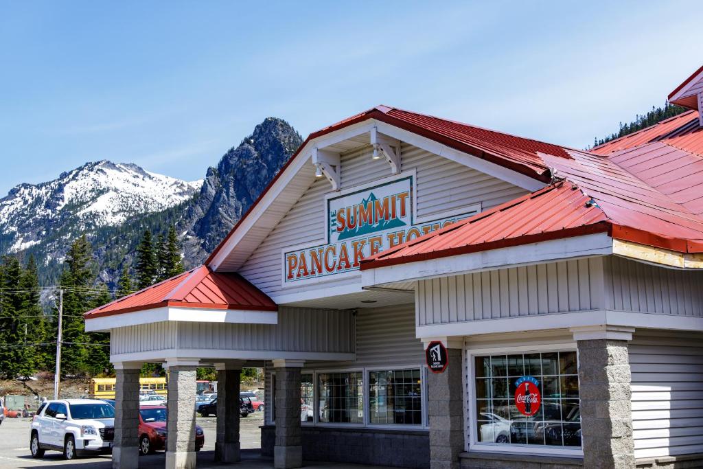 The Summit Inn (ex Howard Johnson Snoqualmie/Summit) 2/33