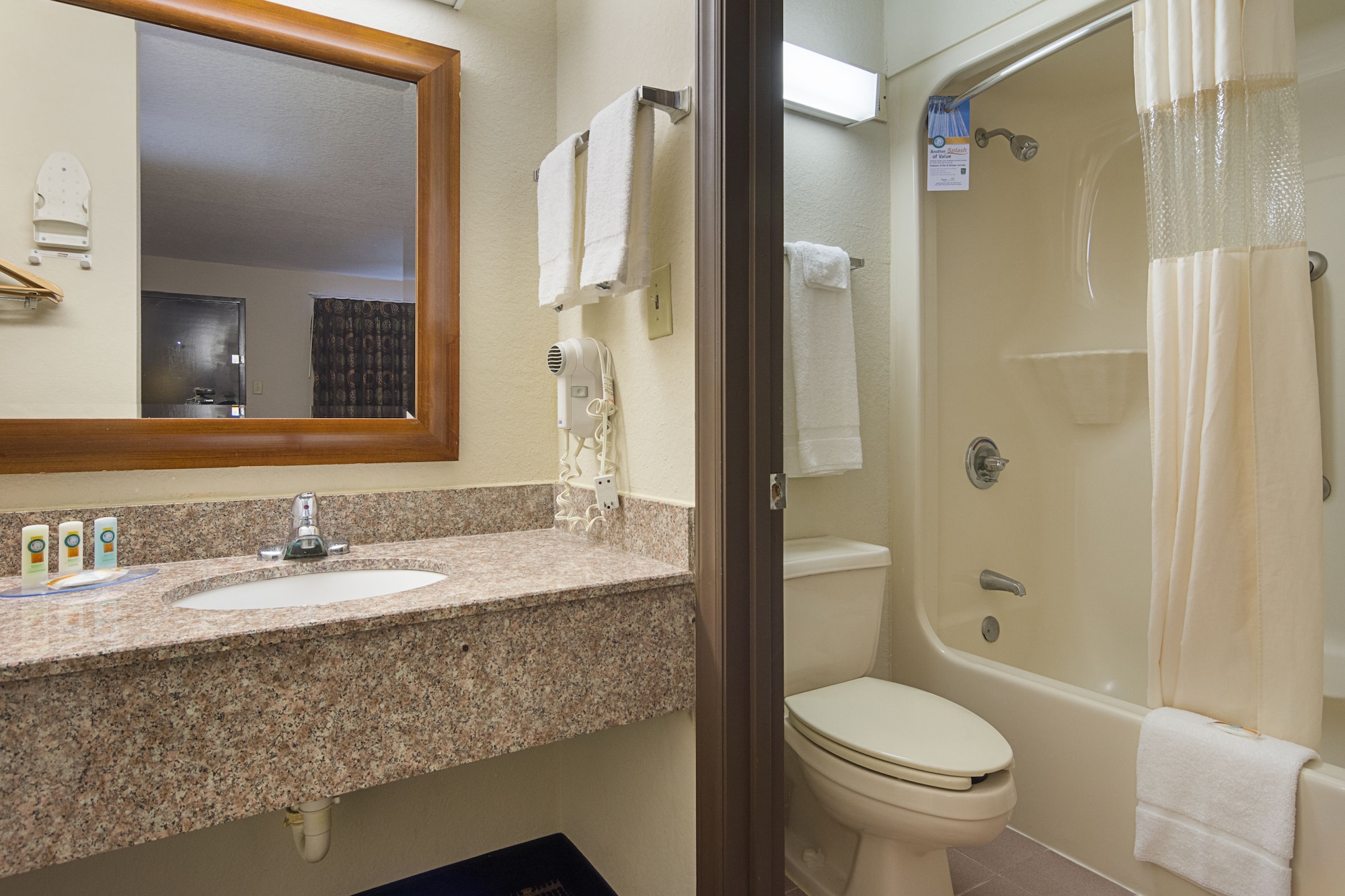غرفة قياسية بسرير كينج، Quality Inn Commerce at I-85 9/10